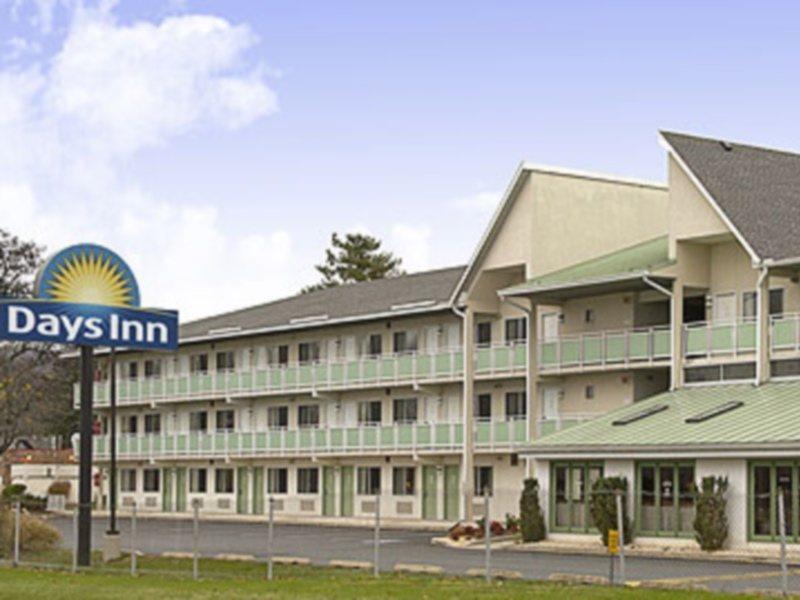 Days Inn By Wyndham Harrisburg North Bagian luar foto