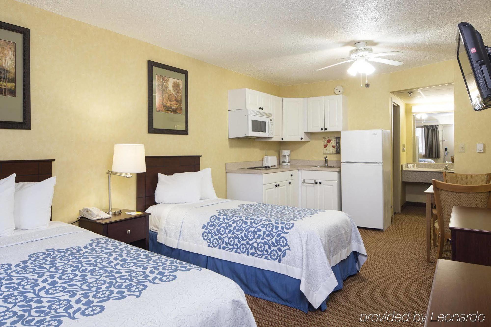 Days Inn By Wyndham Harrisburg North Bagian luar foto