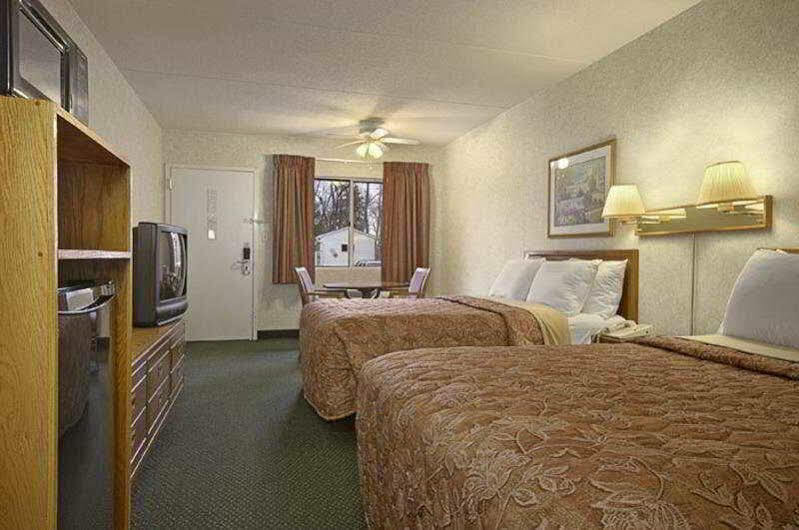 Days Inn By Wyndham Harrisburg North Bagian luar foto